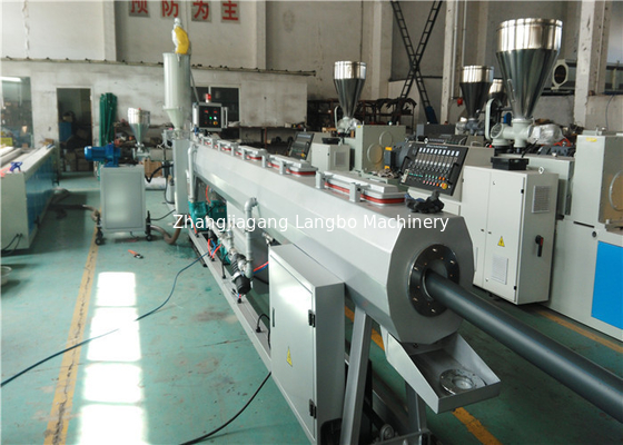 خط إنتاج الأنابيب البلاستيكية CPVC Pvc 75 - 250mm